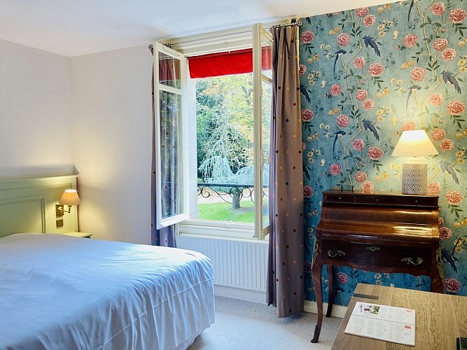 hotel_chateau corneille_chambre d hotel lit double 5_le val d hazey