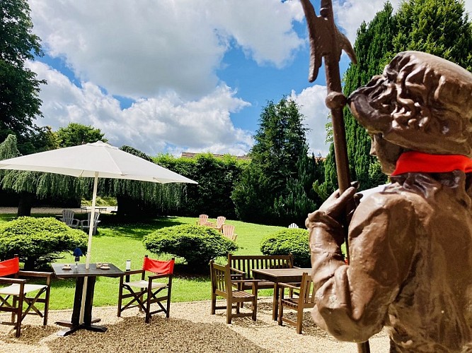 hotel restaurant_chateau corneille_hotel terrasse_le val d hazey