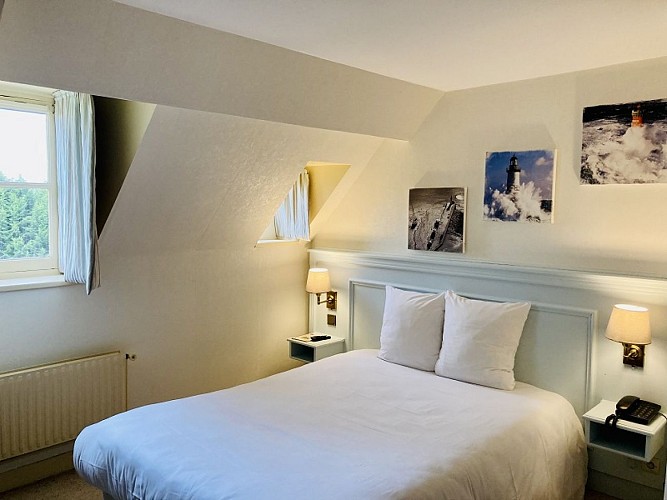 hotel_chateau corneille_chambre d hotel lit double 3_le val d hazey