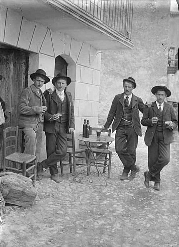 Les hommes au cercle