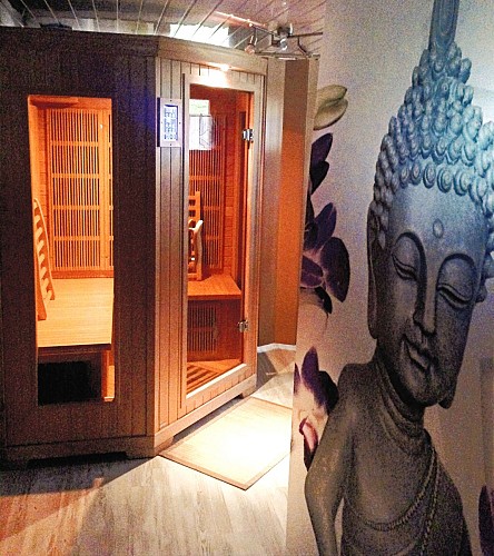 Espace bien être avec sauna et banc UV (2024).