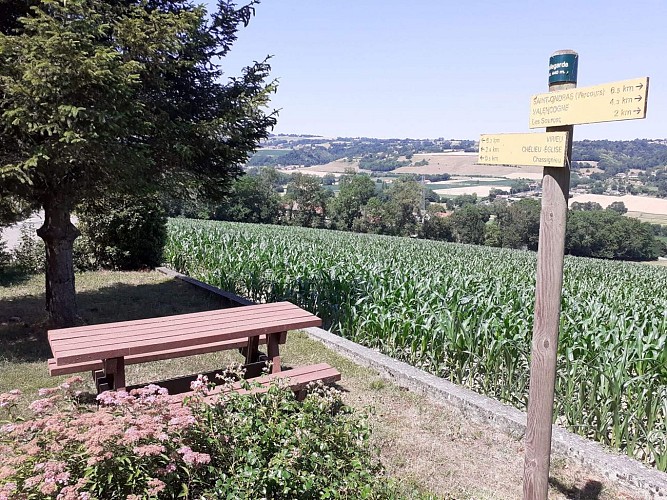 Aire de pique nique Chassignieu église