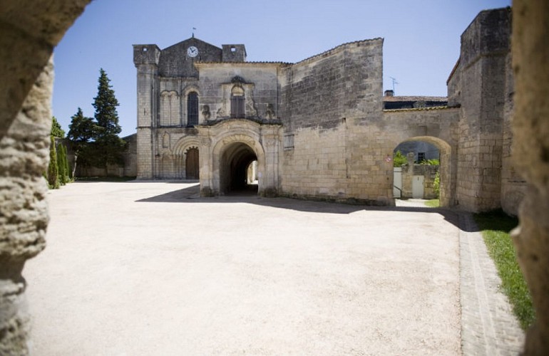 Bassac, Village de Pierres et de Vignes