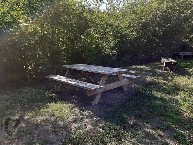 Picnic area at the bread oven in Pressins