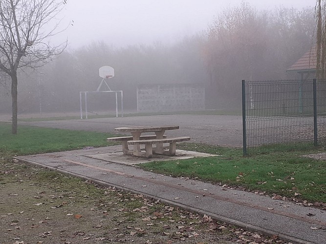 Aire de pique nique Chélieu mairie
