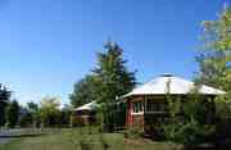 Camping les Nugiras à Eugzon Bungalows