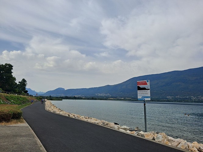 Bourget-du-Lac - Aix les Bains Cycle Path