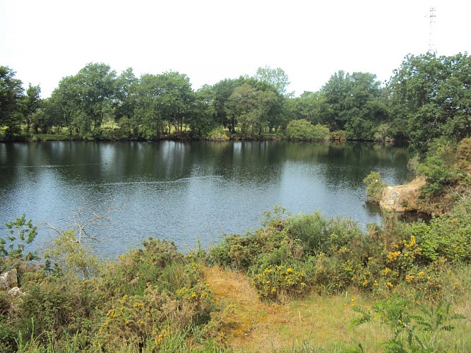 AIRE DE PIQUE NIQUE DU TROU BLEU