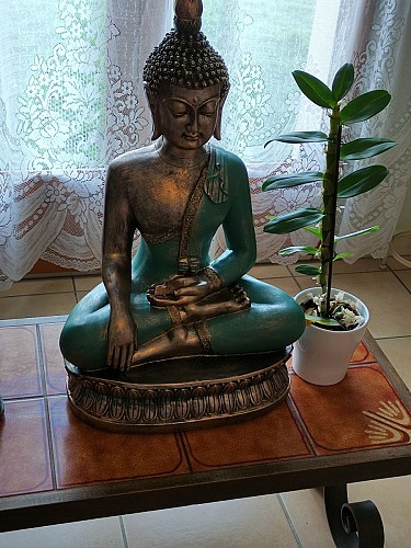 Nathalie-relaxation-eygurande-statue