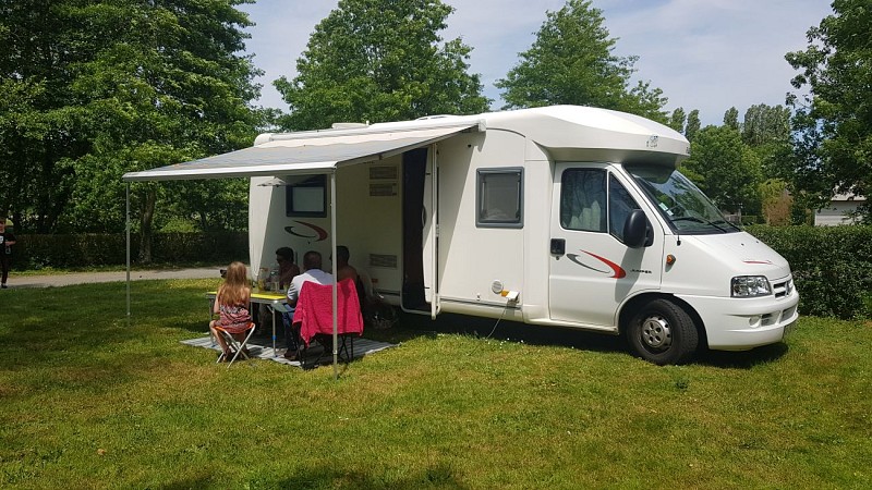 Aire de camping Car Emplacement - Camping La Sittelle Loué