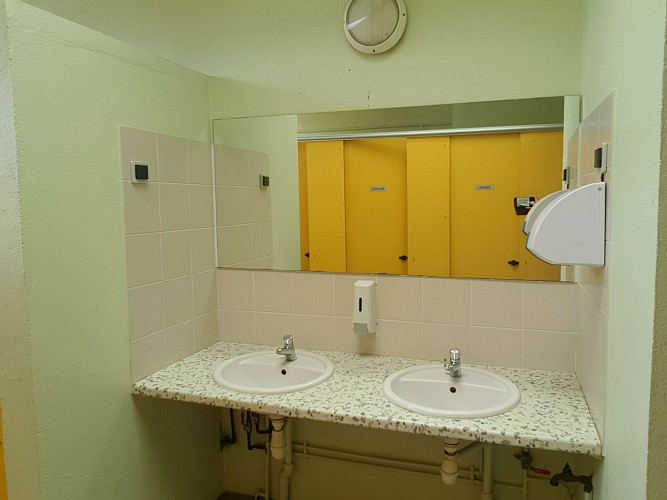 Sanitaires - Camping La Sittelle Loué