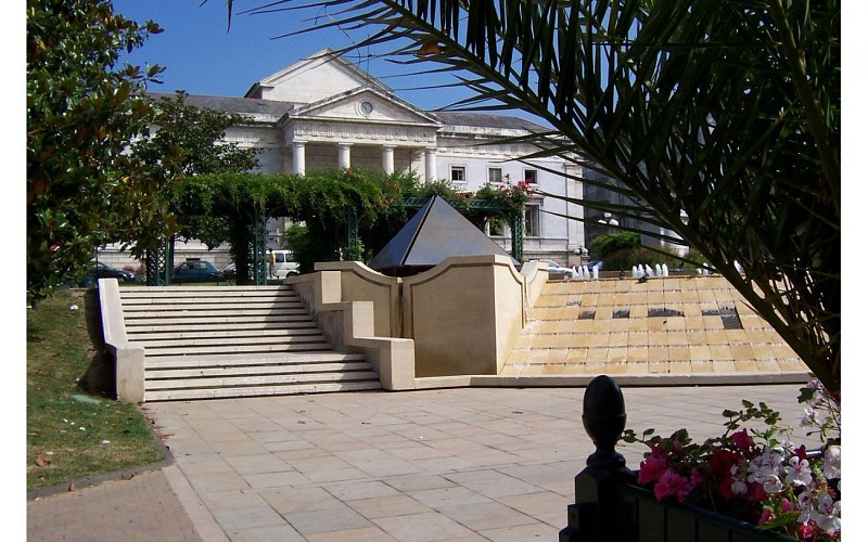 Fontaine de la Libération - Palais de Justice - Pau