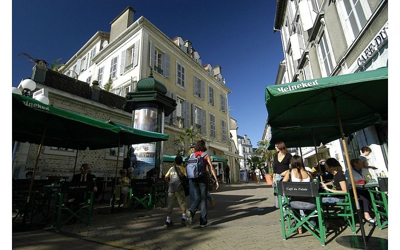 Place de la Libération - Café du Palais - Pau