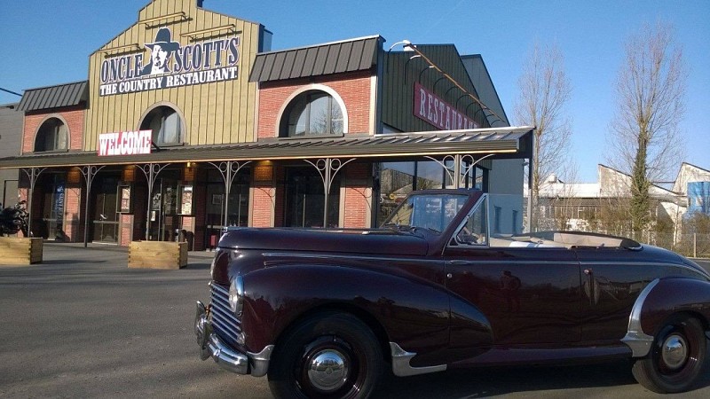 Oncle Scott's Honfleur_old car