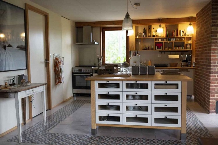 Maison relais_gite 8_14 personnes_cuisine et cellier