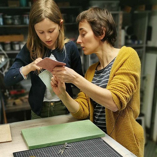 Atelier Maroline : fabrication d'un accessoire en cuir - Duo adulte - enfant