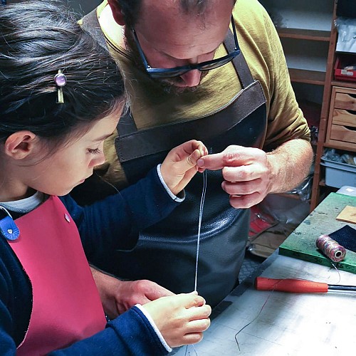Atelier Maroline : fabrication d'un accessoire en cuir - Duo adulte - enfant