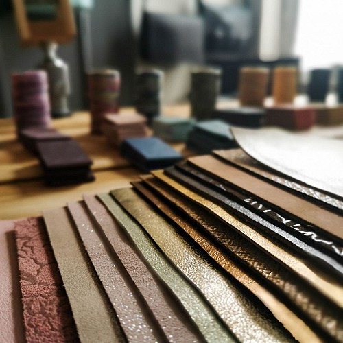 Atelier Maroline : fabrication d'une pochette en cuir