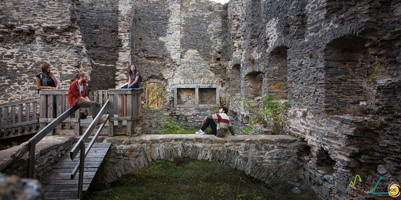 Les vestiges du château de Canac