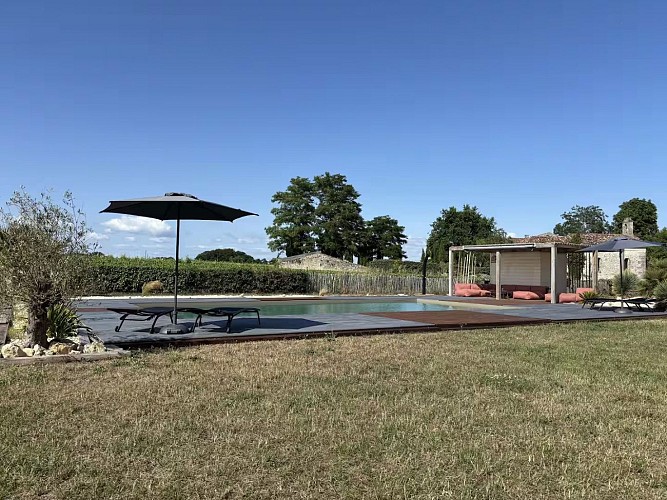 les-chais-du-fourneau- piscine-01