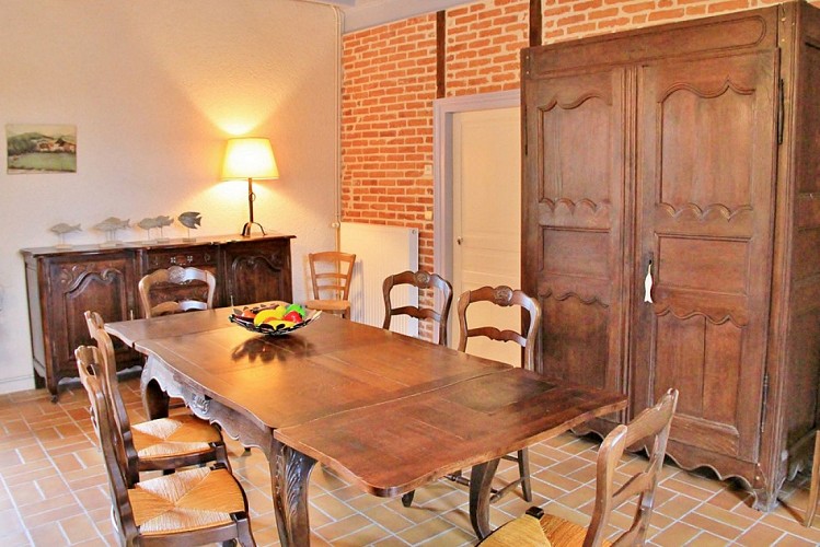 Espace repas dans salon séjour