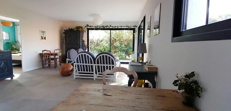 Le salon est réservé aux deux chambres d'hôtes