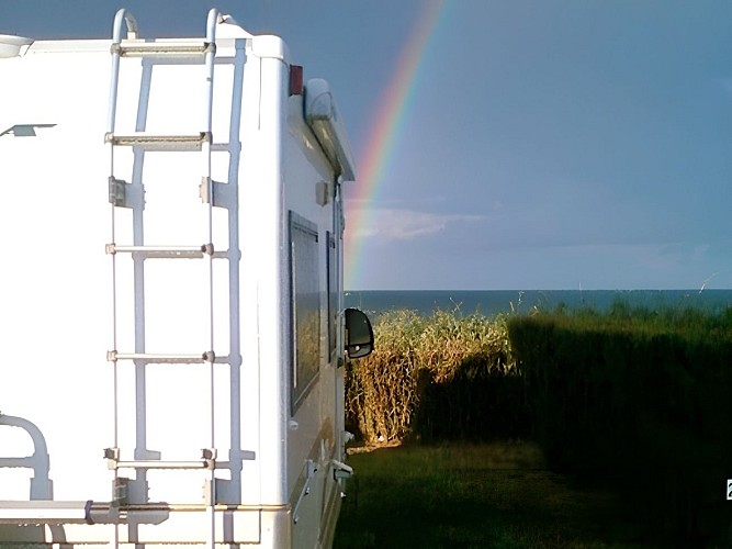 Oasis Camping Lion-sur-mer - aire camping-cars