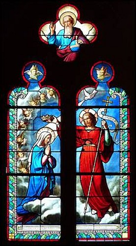Vitrail du Couronnement de la Vierge par la Sainte Trinité