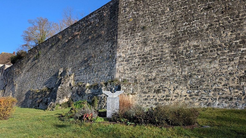 Stèle de René Sorbon I