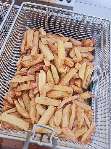 burger-trotter-frites-les-leches-tourisme