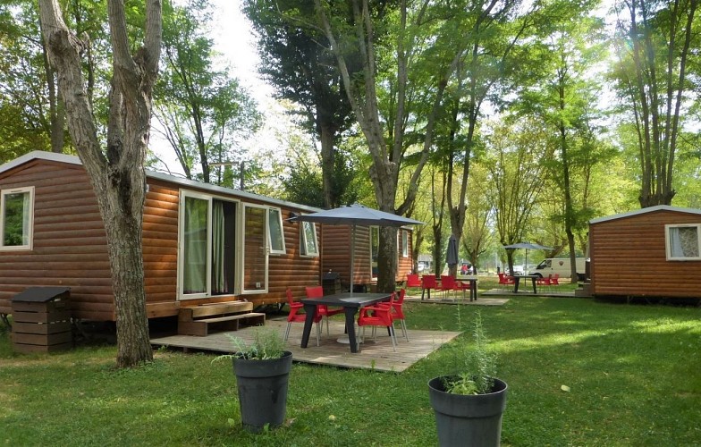 Camping L'Amitié au bord de l'eau