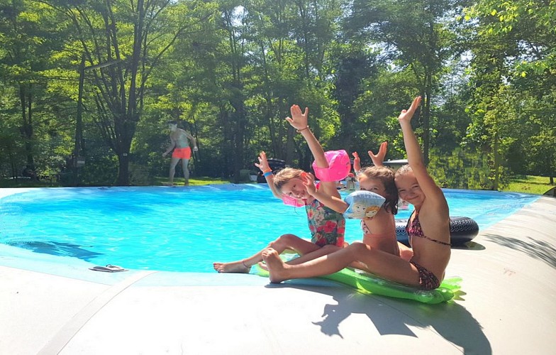 Camping L'Amitié au bord de l'eau