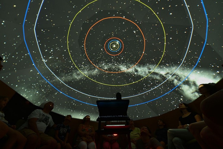 Séances au Planétarium à La Chapelle-aux-Lys