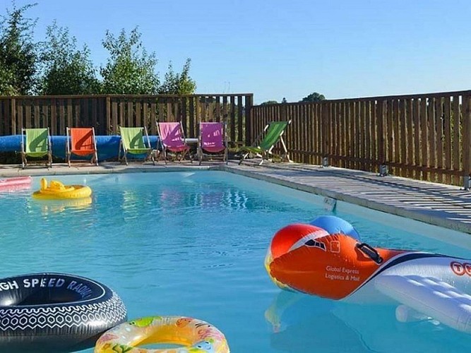 camping-vallee-de-lignac-in-lignac-frankrijk-zwembad