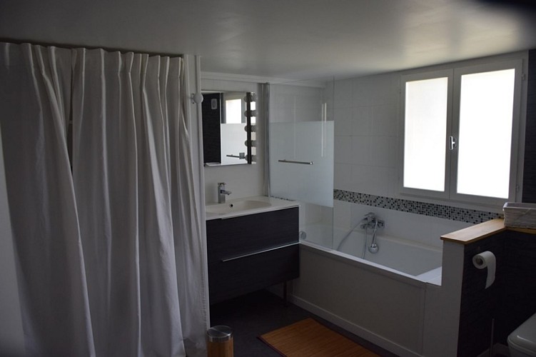 Le-gite-du-Frene-salle de bain-Poses