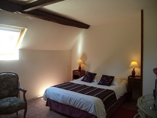 les grandes vignes- la maisonnette-Saint etienne sous bailleul-chambre 1 lit double