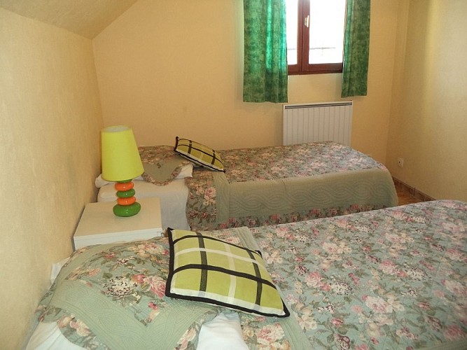 La tour-les grandes vignes-saint etienne sous bailleul-chambre 3