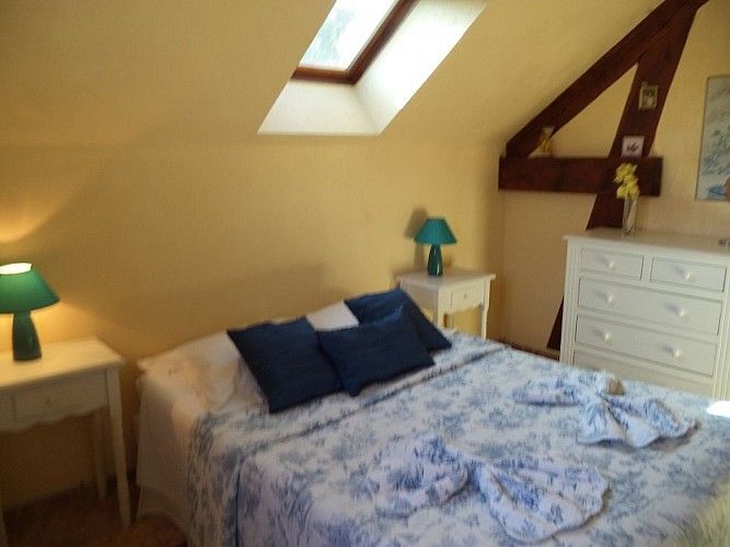 La tour-les grandes vignes-saint etienne sous bailleul-chambre 2