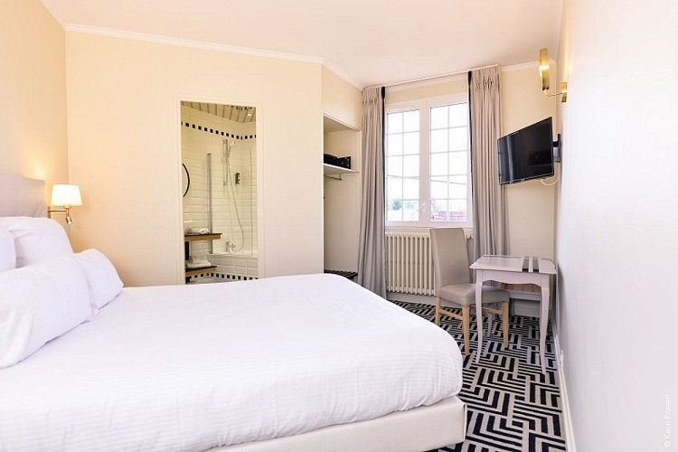 hostellerie saint pierre-saint pierre du vauvray_chambre 1
