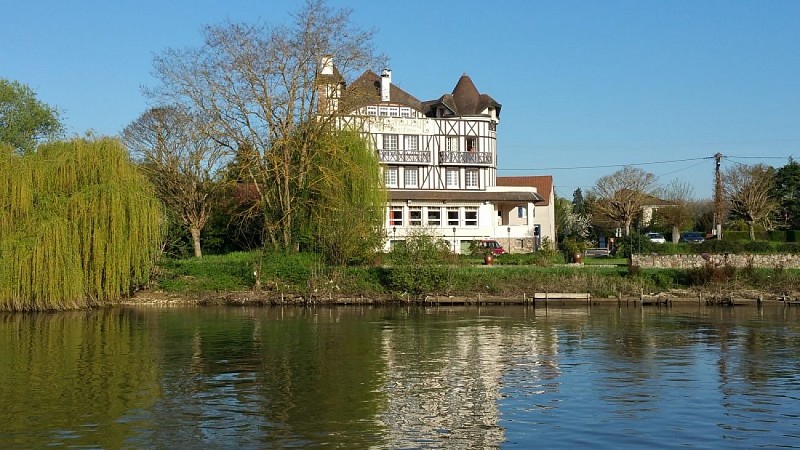 hostellerie saint pierre-saint pierre du vauvray_vue de la seine