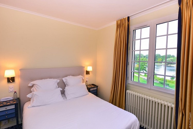 hostellerie saint pierre-saint pierre du vauvray_chambre