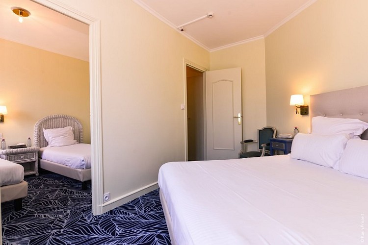 hostellerie saint pierre-saint pierre du vauvray_chambre familliale