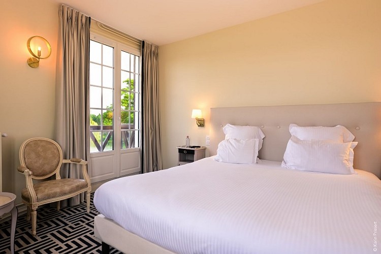 hostellerie saint pierre-saint pierre du vauvray_suite_chambre