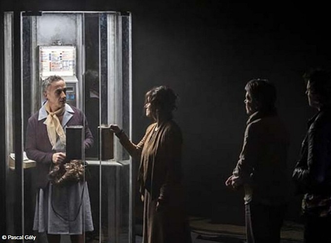 Allosaurus [même rue, même cabine]