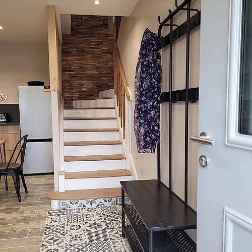 Entrée rez de chaussée , desservant le coin salon et le coin cuisine