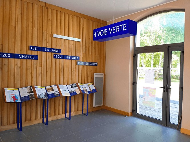 Espace scénographique en gare de Châlus 