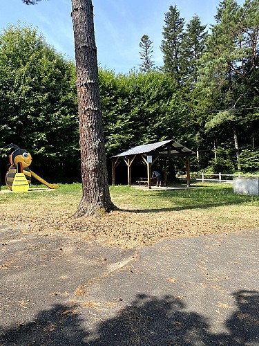 Camping Le Vert-Bois aire de jeu et espace commun_6