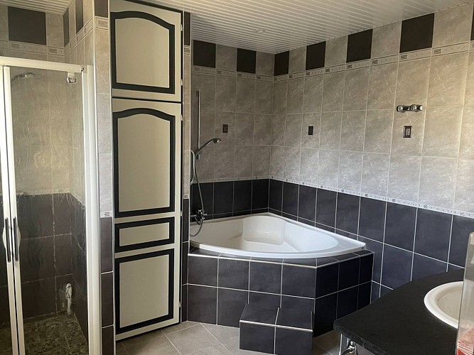 BIERE Edmond - salle de bains1