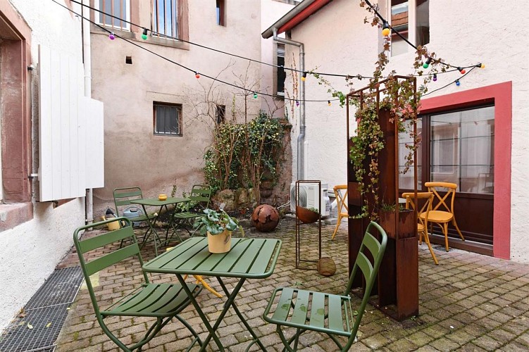 Cour intérieure de l'immeuble commune à 3 gîtes