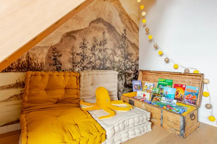 Coin enfant avec livres et jouets